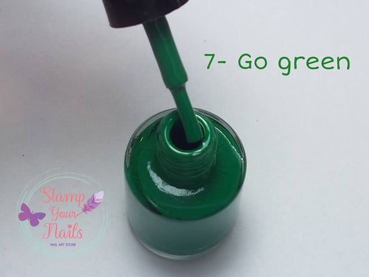 Go green - Stamp your nails