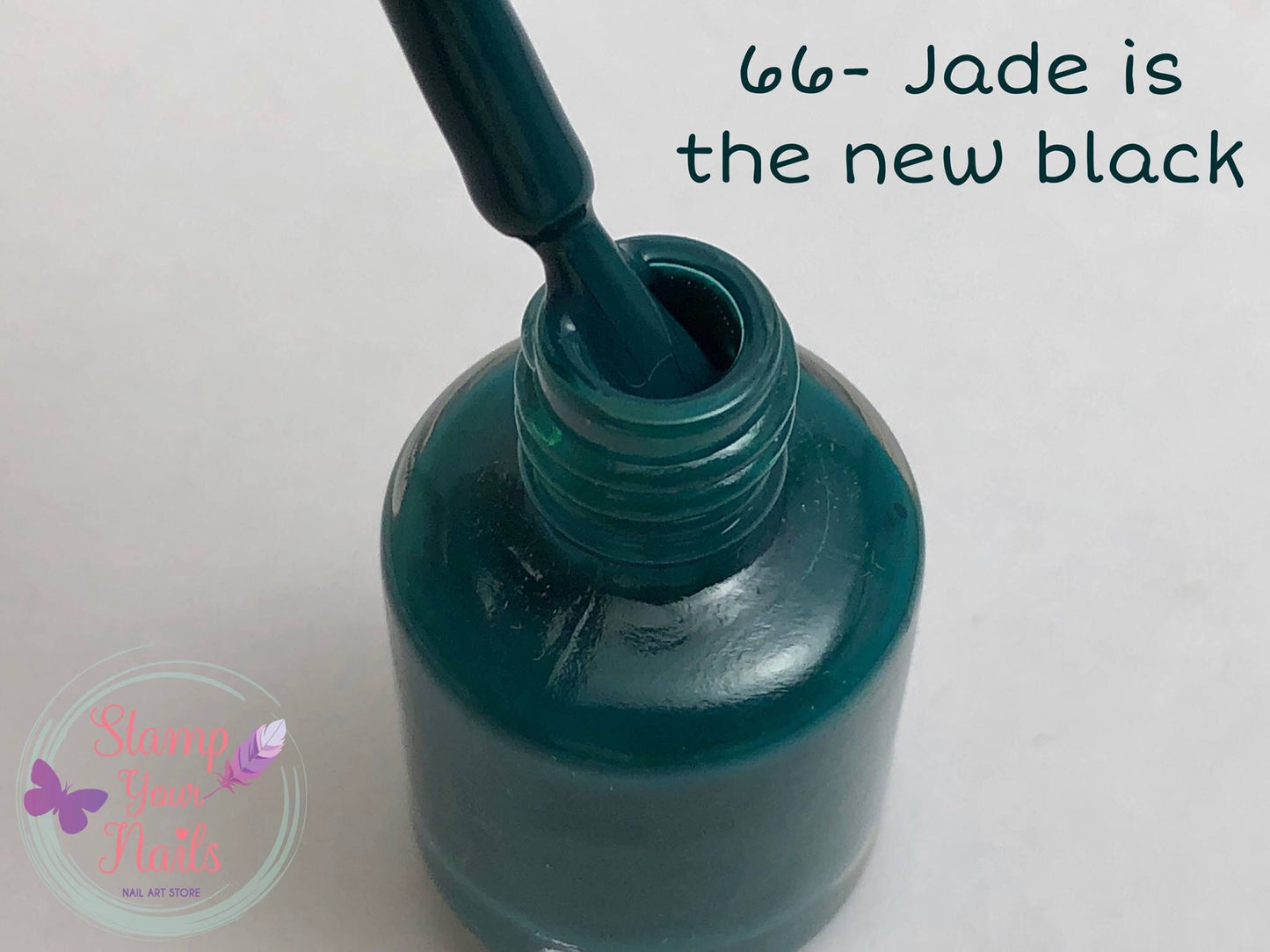 66 Jade is the new black - Stamp your nails