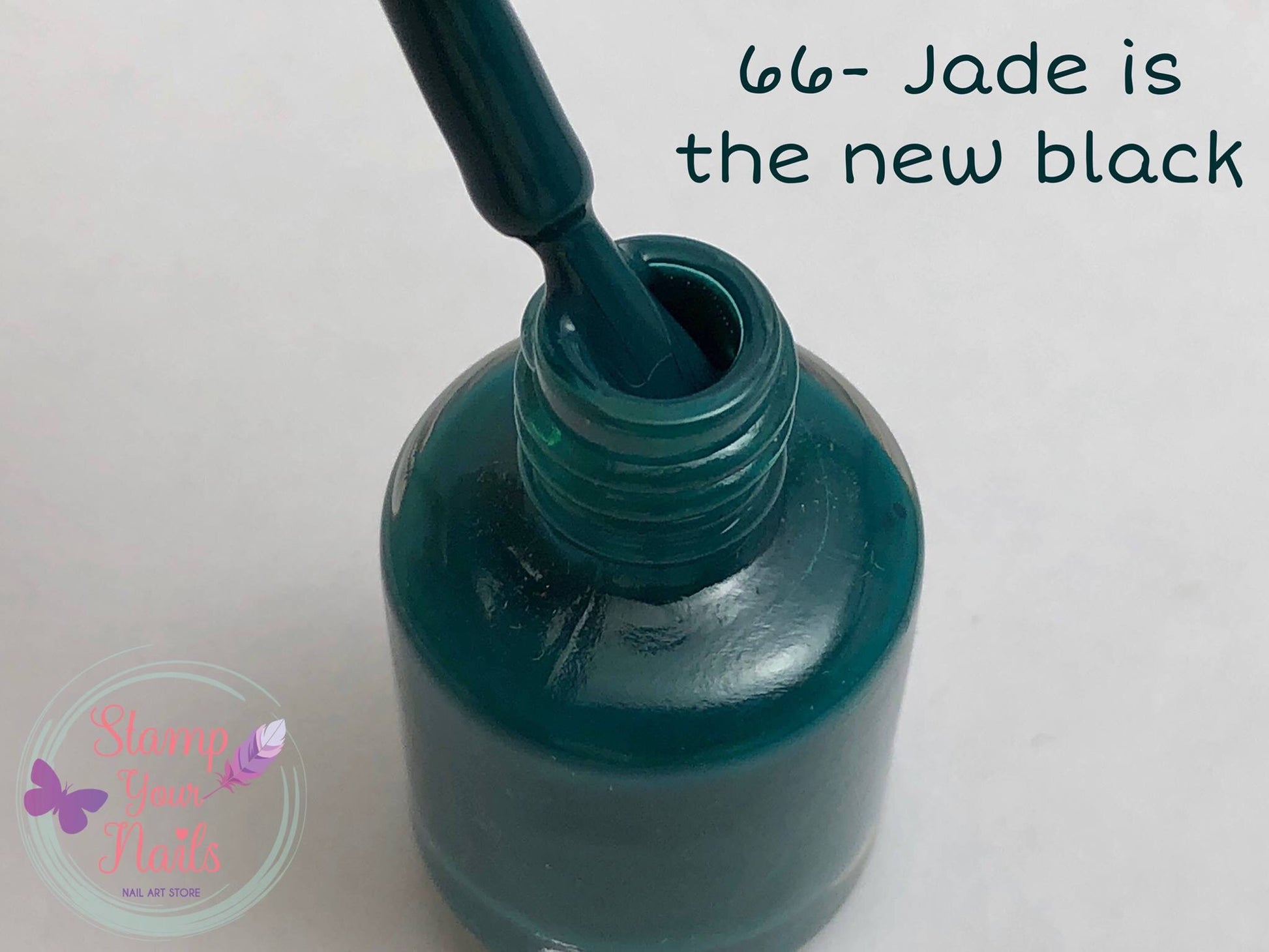 66 Jade is the new black - Stamp your nails