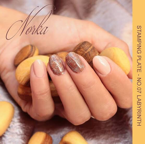 Labyrinth - Stamp your nails